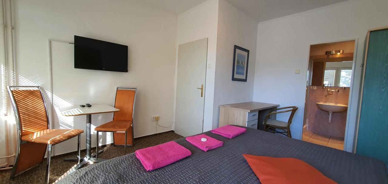 M-Tourist Hotel ปราก ภายนอก รูปภาพ