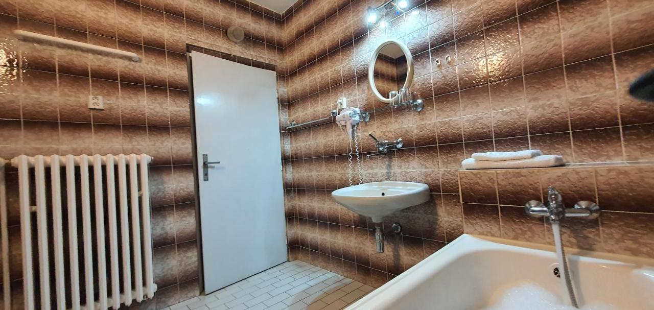 M-Tourist Hotel ปราก ภายนอก รูปภาพ
